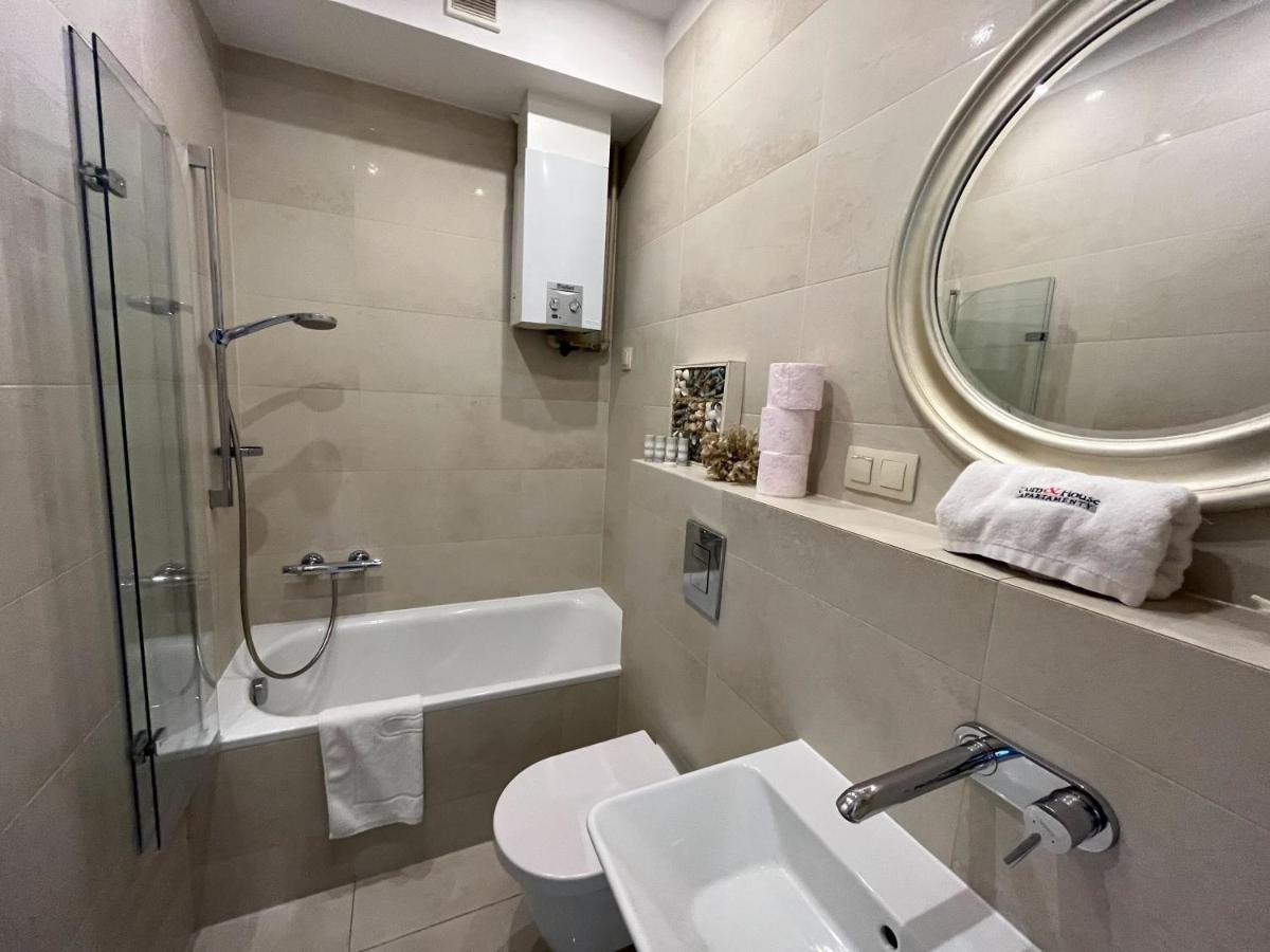 Dom & House - Apartments Old Town Szeroka غدانسك المظهر الخارجي الصورة